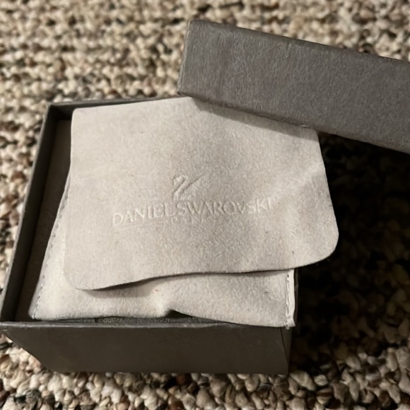 Swarovski Alipur Bumblebee brooch - Picture 4 of 4